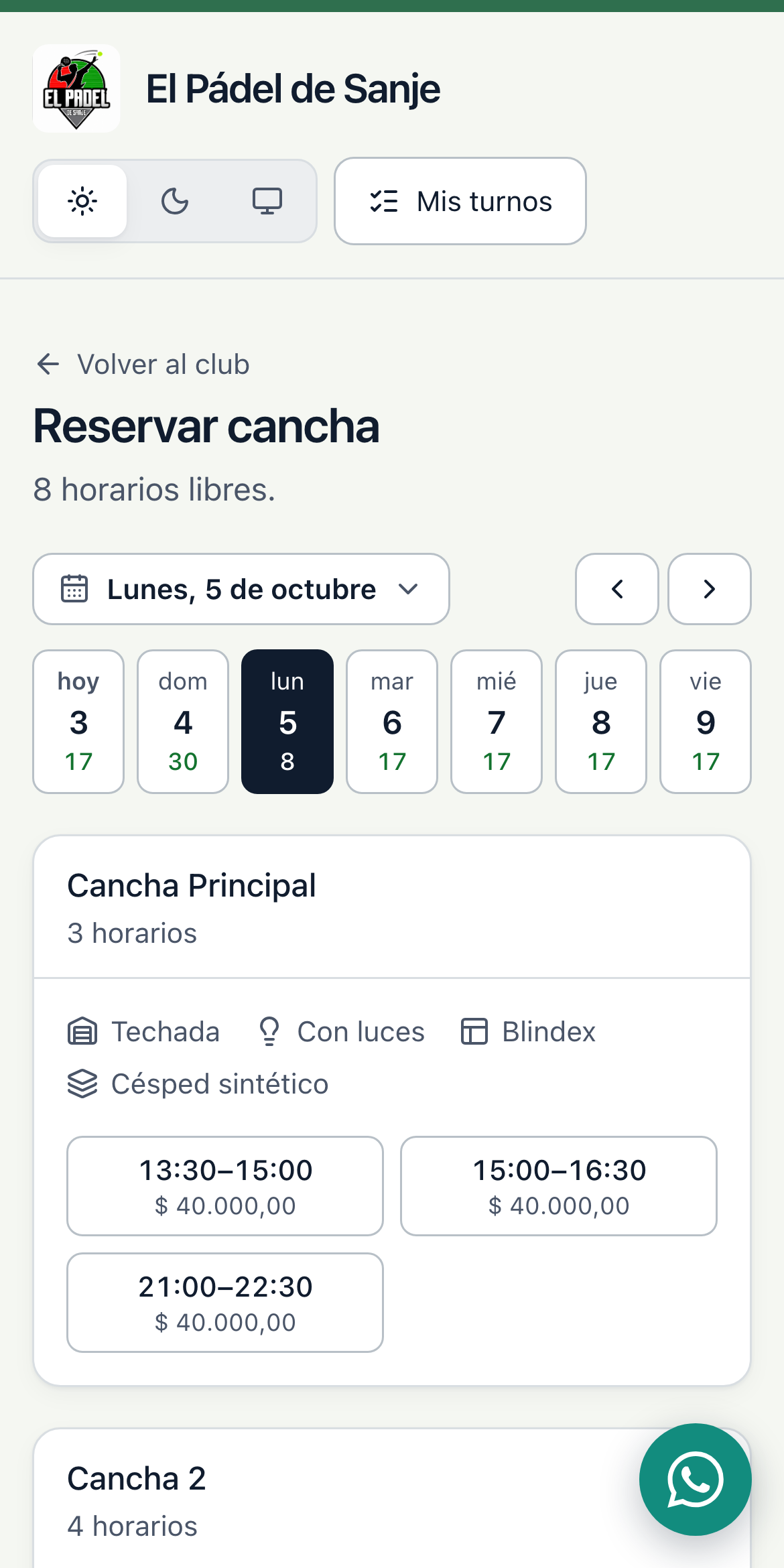 La página de reservas de un club vista desde un teléfono: los horarios libres de cada cancha con su precio.